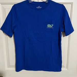 Vineyard Vines tee shirt.